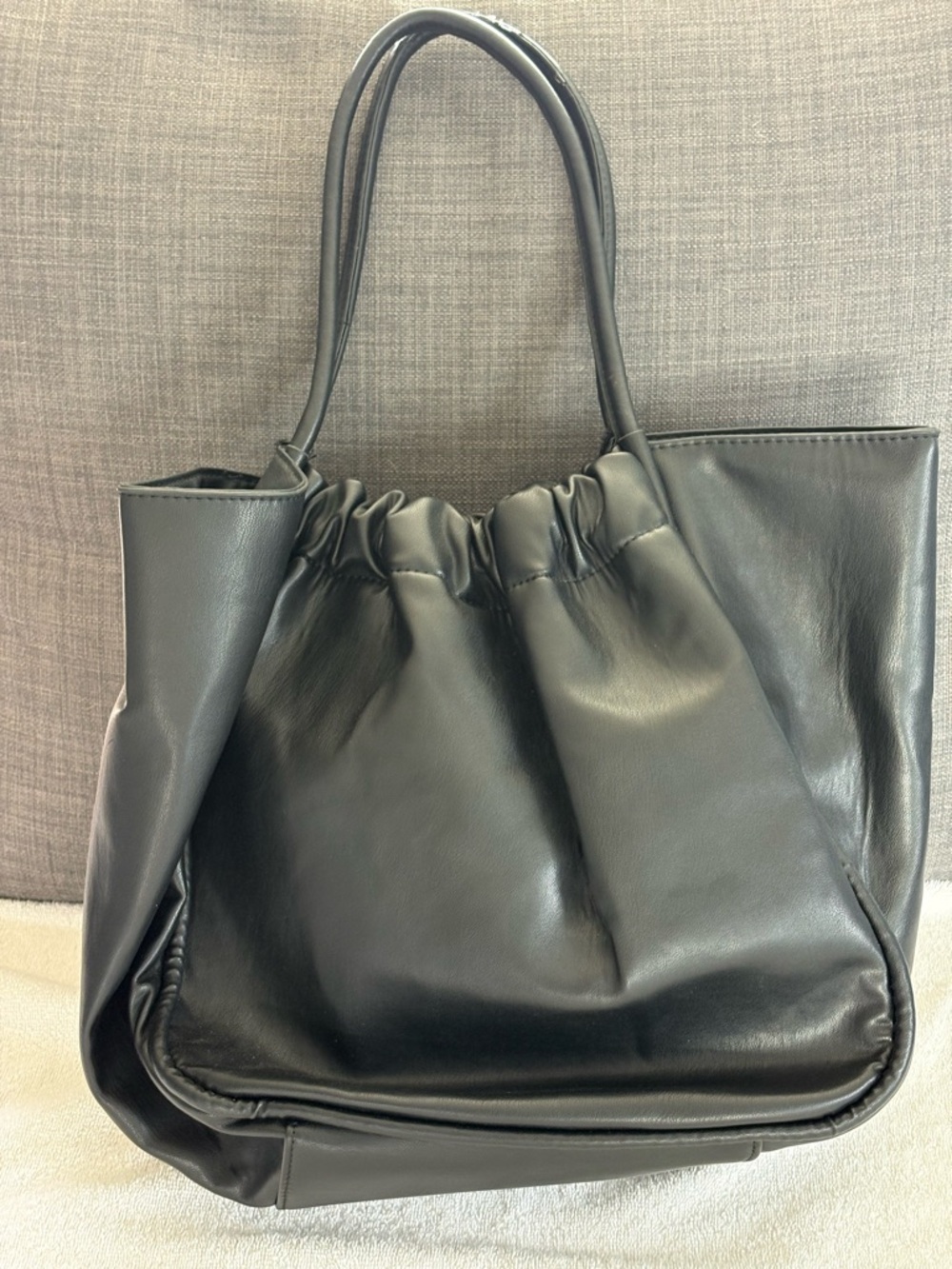 XOXO Black Vegan Leather Tote NWT Shoulder Bag w/ Detachable Pouch - Picture 3 of 11